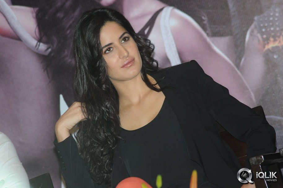 Katrina-Kaif-at-Dhoom-3-Press-Meet
